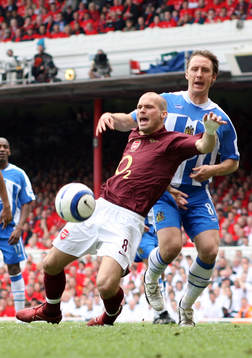 Fredrik Ljungberg, Arsenal dras ner av Andreas Johansson,