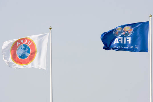 Flagga UEFA, FIFA
