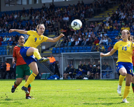 1-0 genom tremålsskytten Therese Lundin, Sverige