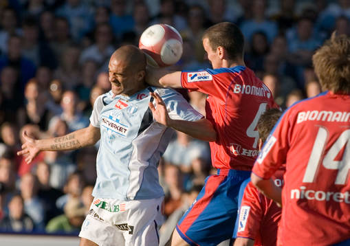 Afonso Alves i nickduell med Jakob Augustsson
