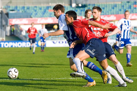 Stefan Selakovic, Göteborg, jagas av Ivica Skiljo, Örgryte