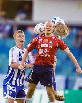 Marcus Dahlin, Örgryte, i nickduell. Pontus Wernbloom,
