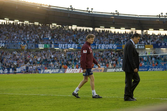 Med tunga steg lämnar Zoran Lukic Ullevi, IFK-anhängarna