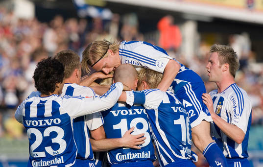 1-0, jubel, Oscar Wendt försöker bita segerskytten Magnus