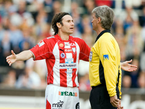 Yksel Osmanovski, Malmö och Peter Fröjdfeldt, domare