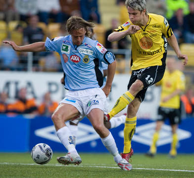 Joakim Sjöhage skjuter, men inget mål