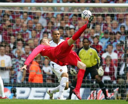 Peter Crouch, Liverpool och Danny Gabbidon, West Ham