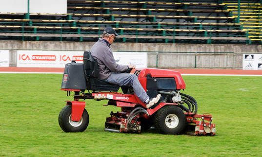Fotboll, vaktmästare, gräsklippare