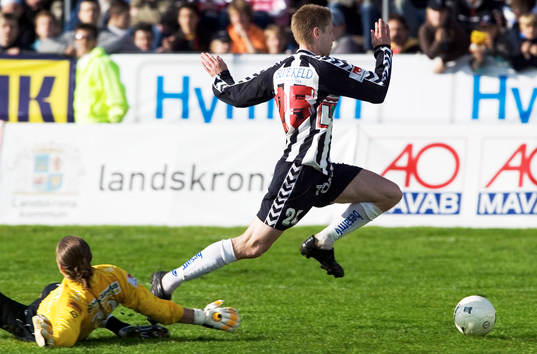 Johan Andersson, Landskrona fälls av Ivo Vazgec,
