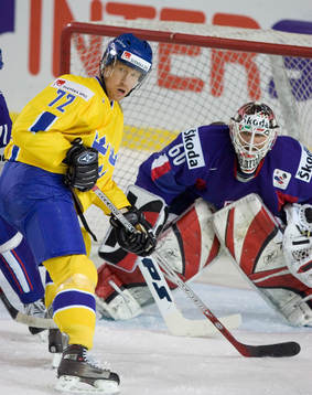 Jörgen Jönsson, Sverige kämpar framför Karol Krizan,