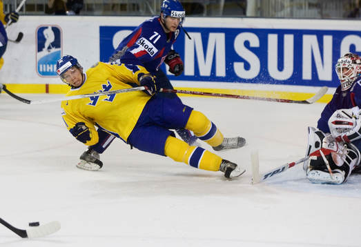 Tomas Harant, Slovakien drar omkull Mikael Samuelsson,