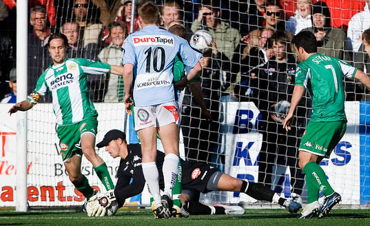 Ante Covic, Målvakt hammarby slänger sig ut och räddar