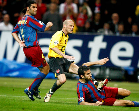 Fredrik Ljungberg, Arsenal får tackling på fot av Marquez