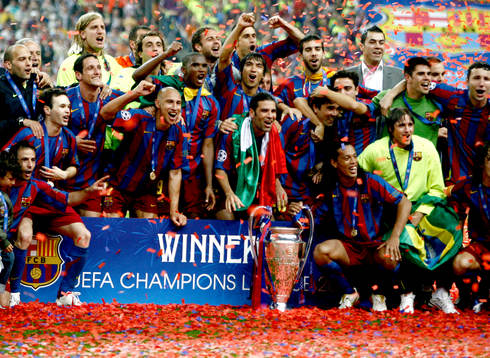 Henrik Larsson, Ronaldinho, Barcelona, håller i pokal,