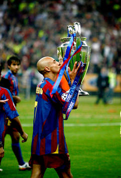 Henrik Larsson, Barcelona, kysser pokal