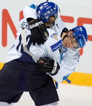 Riku Hahl och Sean Bergenheim, Finland (Jubel)