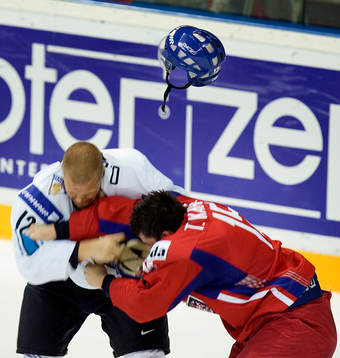 Slagsmål mellan Olli Jokinen och Tomas Kaberle