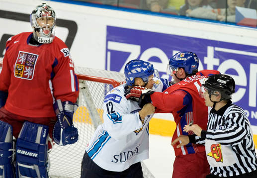 Slagsmål mellan Olli Jokinen och Tomas Kaberle