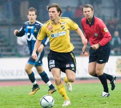 Emil Nilsson, Hässleholm, sprintar ifrån Tobias Hysén,