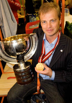 Bengt-Åke Gustafsson med VM-pokalen