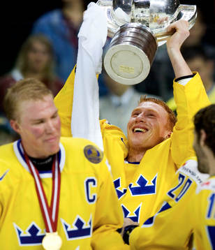 Jörgen Jönsson, jubel med VM-pokalen, Kenny Jönsson i