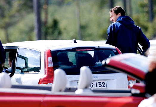 Zlatan Ibrahimovic kliver in i en av testbilarna på