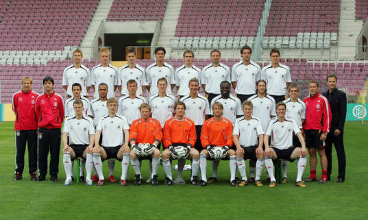 Fotboll, Tyskland, Lagbild, bakre raden frv;  Thomas