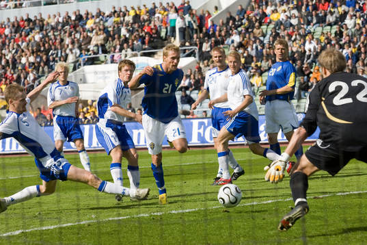 Christian Wilhelmsson helt ren med Jussi Jääskeläinen,