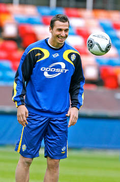 Zlatan Ibrahimovic startar upp träning med glatt humör