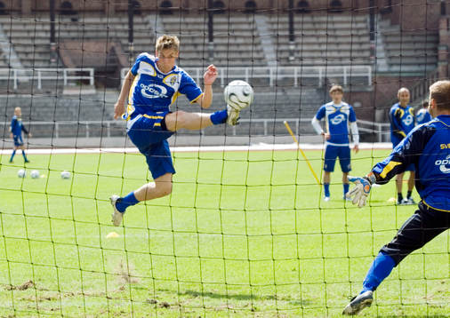 Bläddra bland fler bilder av Fotboll