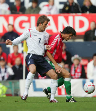 David Beckham, England och Peter Halmosi, Ungern