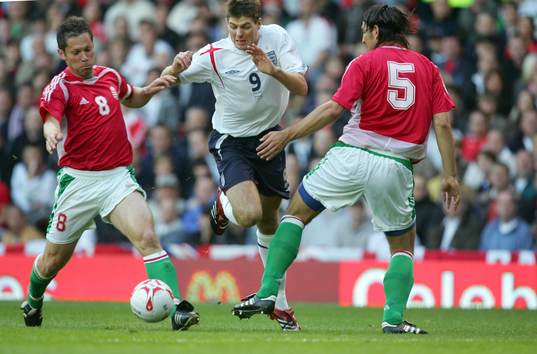 Steven Gerrard, England och Laszlo Eger och Balasz Toth,