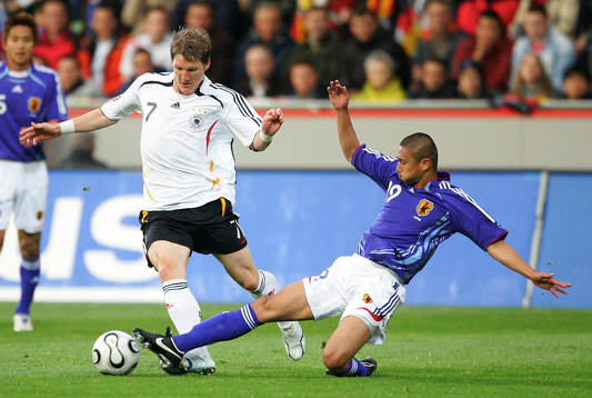 Bastian Schweinsteiger, Tyskland och Keisuke Tsuboi, Japan