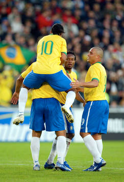 Ze Roberto,  Ronaldo och Ronaldinho, jubel