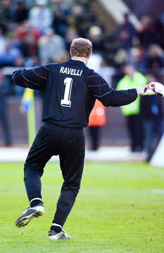 Thomas Ravelli, målvakt gör sin dans