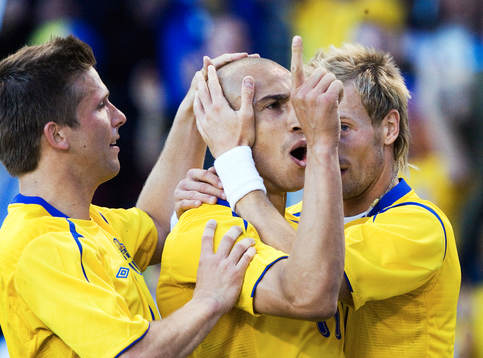 1-0, Henrik Larsson som grattas av Christian Wilhelmsson