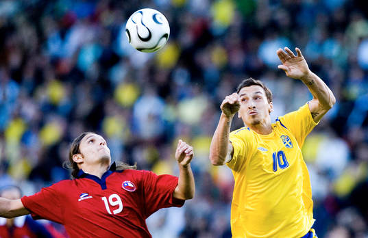 Rafael Olarra, Chile och Zlatan Ibrahimovic, Sverige