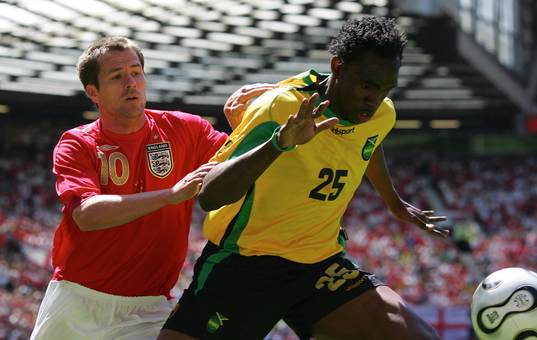 Michael Owen, England och Claude Davis, Jamaica