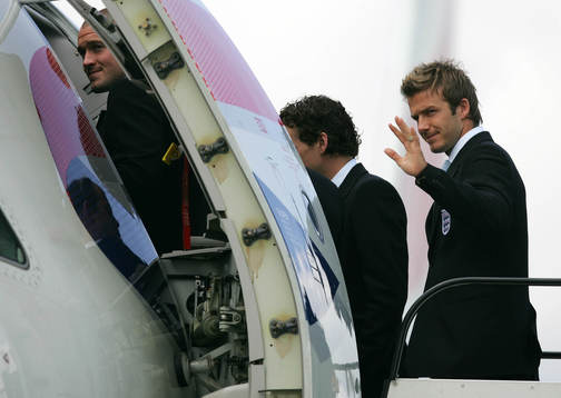 David Beckham tar farväl på Flygplatsen i Luton