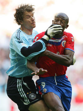 Jens Lehmann, målvakt, Tyskland och Paulo Wanchobe, Costa
