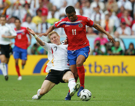 Bastian Schweinsteiger, Tyskland och Ronald Gomez, Costa