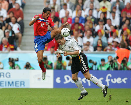 Leonardo Gonzalez, Costa Rica och Arne Friedrich, Tyskland