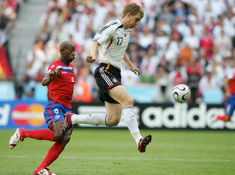 Paulo Wanchobe, Costa Rica och Per Mertesacker, Tyskland