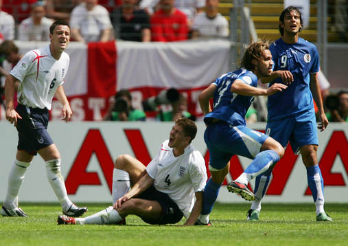 Steven Gerrard,  England och Carlos Paredes, Paraguay