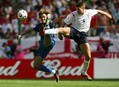 Steven Gerrard,  England och Carlos Paredes, Paraguay
