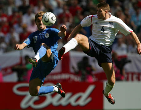 Steven Gerrard,  England och Carlos Paredes, Paraguay