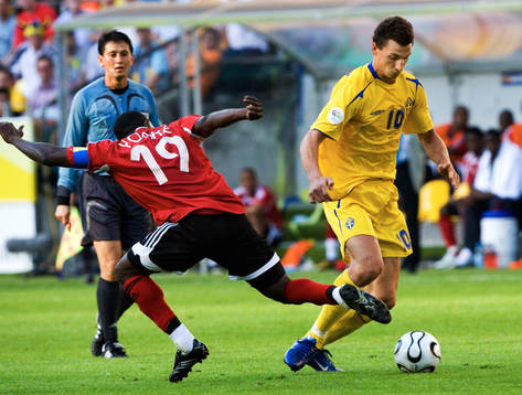 Zlatan Ibrahimovic, Sverige fintar av Dwight Yorke,