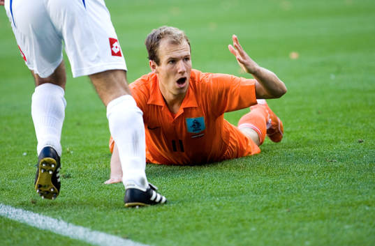 Arjen Robben, Holland, fälld, vill ha straff