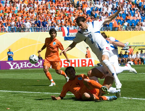 Mateja Kexman faller över Joris Mathijsen, Holland