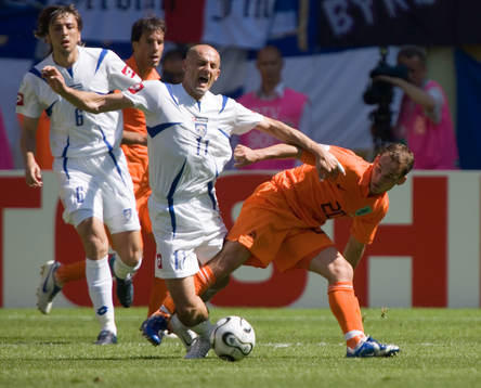 Snacka om fällning, Wesley Sneijder fäller Predrag